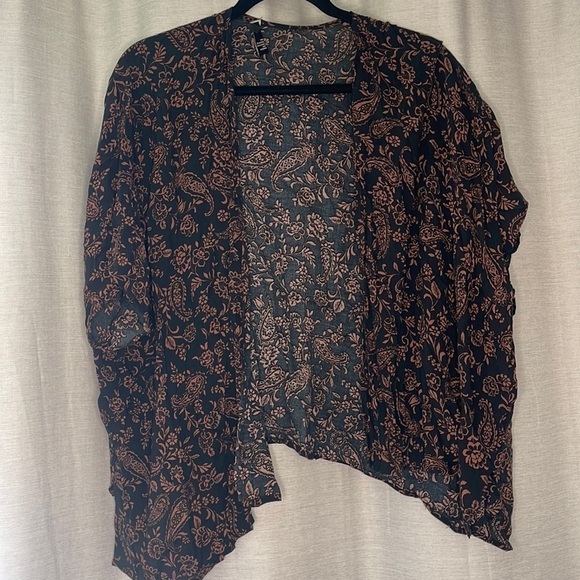 F21 BLACK AND RUST PATTERNED KIMONO SHAWL - Picture 1 of 6